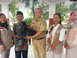 Puluhan Warga Mustikajaya Terima Bantuan Pangan, Ini Isinya