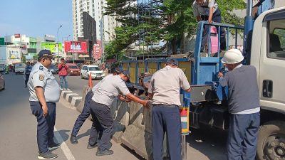 Petugas Gabungan Tertibkan Parkir Liar dan PKL di Seberang Pakuwon Mall Bekasi