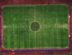 Gubernur Soroti Botaknya Rumput Stadion Patriot Candrabhaga