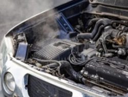 5 Cara Mencegah Mesin Mobil Overheat di Tengah Kemacetan