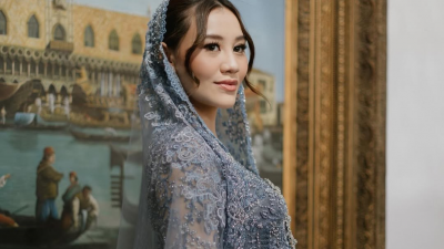 Pakai Kebaya Warna Baby Blue, Begini Penampilan Cantik Aaliyah Massaid Saat Acara Mitoni