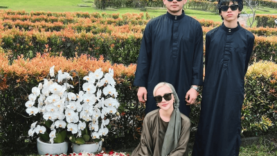 Momen Bunga Citra Lestari Kunjungi Makam Ashraf Sinclair Bareng Suami dan Anak