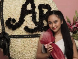 Denise Chariesta Pasang Badan, Kirim 3 Karangan Bunga Dukung Uya Kuya dan Astrid