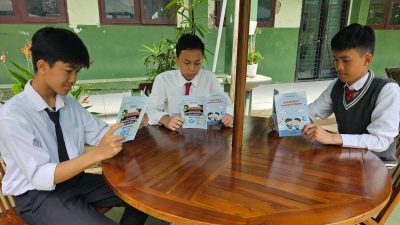 Hari Kartini, SMPN 34 Kota Bekasi Luncurkan Buku Kumpulan Puisi 