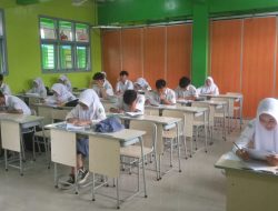SMA di Bekasi Rampungkan Ujian Kelulusan, Pengumuman Dijadwalkan Awal Mei