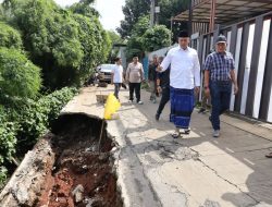 Jalan Longsor di Jatiluhur Tak Bisa Dilewati Mobil, Wali Kota Bekasi Minta DBMSDA Sat Set Perbaiki