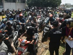 Antrean Pemutihan Pajak Kendaraan Membludak di Samsat Kota Bekasi, Warga Keluhkan Pelayanan