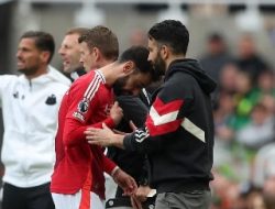 Setan Merah Terpuruk, Dibantai Newcastle 4-1