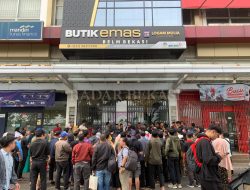 Demi Emas, Warga Rela Bermalam di Butik Logam Mulia Bekasi