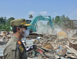 42 Bangli di Daerah Aliran Sungai Cikarang Bekasi Laut Ditertibkan, Warga Pertanyakan Kompensasi