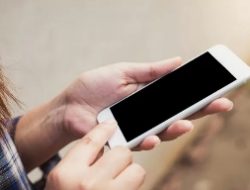7 Perilaku Unik Orang yang Mengirim Pesan Terlebih Dulu Sebelum Menelepon