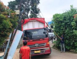 Tiang Kabel Miring di Mustikajaya Harus Segera Ditangani Pemerintah, Anggota DPRD Eko: Jangan Tunggu Jatuh Korban