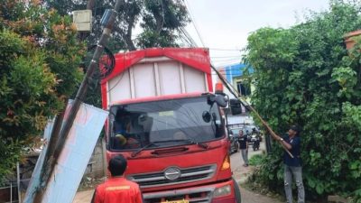 Tiang Kabel Miring di Mustikajaya Harus Segera Ditangani Pemerintah, Anggota DPRD Eko: Jangan Tunggu Jatuh Korban