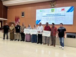 Pemkab Bekasi Serahkan Santunan Rp1,1 Miliar Program BPJS Ketenagakerjaan