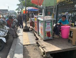 PKL Kembali Menjamur di Trotoar Sekitar Stasiun Bekasi, Tri Adhianto Sentil Satpol PP