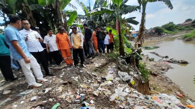 Lurah Kebalen Sebut Sampah yang Dibuang ke Kali Bekasi Berasal dari Perumahan Wisma Asri Kota Bekasi