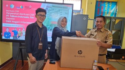 Telkom Indonesia Salurkan Bantuan CSR untuk Dukung Digitalisasi Pendidikan di SMKN 3 Karawang