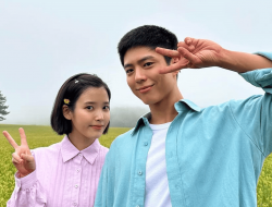 IU Ungkap Momen Tegas Park Bo Gum Saat Menegur Aktor Cilik yang Ngomong Kasar