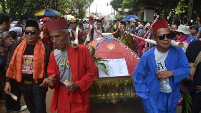 Warga Tumpah Ruah di Festival Adu Bedug dan Dondang ke-18 Mustikajaya