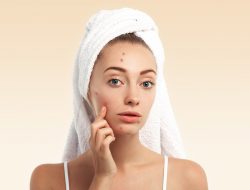 Para Wanita Harus Tahu, Ini 7 Cara Mencegah Jerawat di Dahi yang Efektif