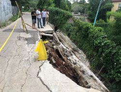Jalan Longsor di Jatiluhur Belum Ditangani, Warga Khawatir Kerusakan Meluas