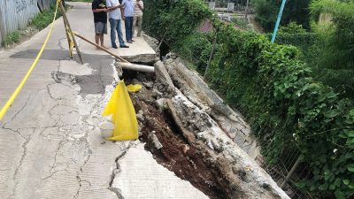 Jalan Longsor di Jatiluhur Belum Ditangani, Warga Khawatir Kerusakan Meluas