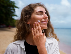 Perlu Diketahui, Ini Kandungan Sunscreen yang Aman untuk Kulit Berjerawat