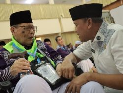 Wali Kota Bekasi Lepas Keberangkatan 420 Calon Jemaah Haji Kloter Pertama   