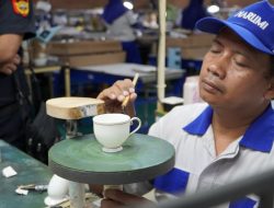 Bea Cukai Bekasi Kunjungi Perusahaan Bone China Terkemuka asal Indonesia   