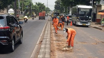 Tanah Urukan Kotori Jalan Siliwangi
