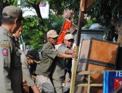 PKL di Bantaran Kali Kampung 200 Bekasi Selatan Ditertibkan, Aset Tak Disita