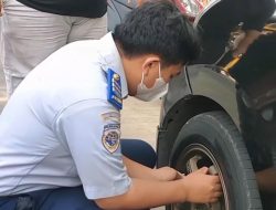 Parkir Sembarangan, Ban Kendaraan Digembosi di Kalibaru Timur