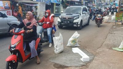 Bekas Galian di Jalan Bintara Bekasi Barat Dicor Asal-asalan