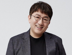 Bang Si Hyuk Dipanggil ke Pengadilan untuk Jadi Saksi dalam Kasus Manipulasi Saham SM Entertainment