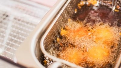 5 Cara Menghemat Minyak Goreng di Rumah Supaya Tidak Boros