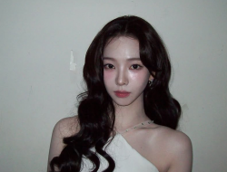 Rahasia Cantik Alami Karina aespa dari Wajah hingga Rambut
