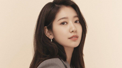 Wow! Park Shin Hye Taklukan Puncak Hallasan, Gunung Tertinggi di Korea Selatan