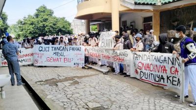 Ratusan Siswa SMAN 9 Tambun Selatan Demo Sekolah
