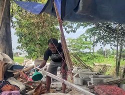 Dapat Bantuan dari Dedi Mulyadi, Suryadi Masih Bermalam di Tenda