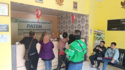 Kelurahan Perwira Ramai Warga Urus SKTM dan DTKS Jelang Pendaftaran Sekolah