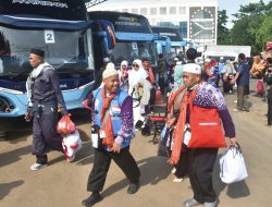 Jemaah Haji Kloter Pertama Bekasi Tiba, Soroti Buruknya Layanan Transportasi di Tanah Suci   