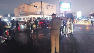 Satpol PP Awasi Pedagang Sekitar Sentra Grosir Cikarang
