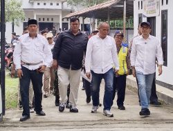 Rochadi Dampingi Reses Anggota DPR RI Syaiful Huda Tinjau Tanggul Citarum dan Aliran Irigasi