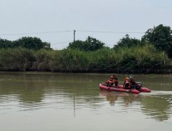 ABK Terjatuh ke Sungai Citarum saat Makan di Atap Kapal, Pencarian Masih Berlangsung