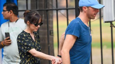 Diduga karena Hal Ini, Dakota Johnson dan Chris Martin Resmi Berpisah