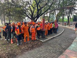 Puluhan Petugas Gerebek K3 di Danau Duta Harapan