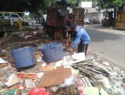 Butuh Empat Hari Angkut Bongkaran Lapak di Rawalumbu