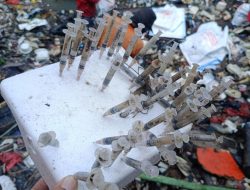 Petugas Tertusuk Jarum Suntik di Kali Baru Medan Satria