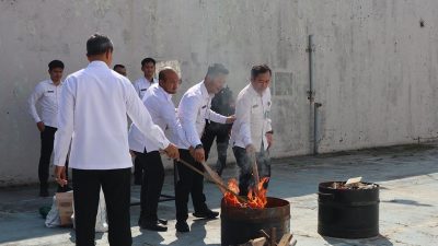 Barang Sitaan Narapidana Bekasi Dimusnahkan