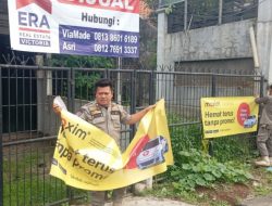 Ilegal, Spanduk Maxim di Rawalumbu Dicopot Satpol PP